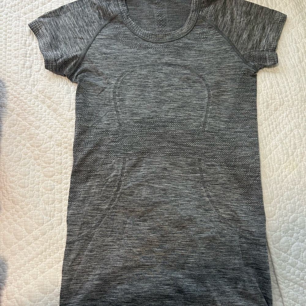 lululemon athletica Charcoal Heather Short Sleeve Tee